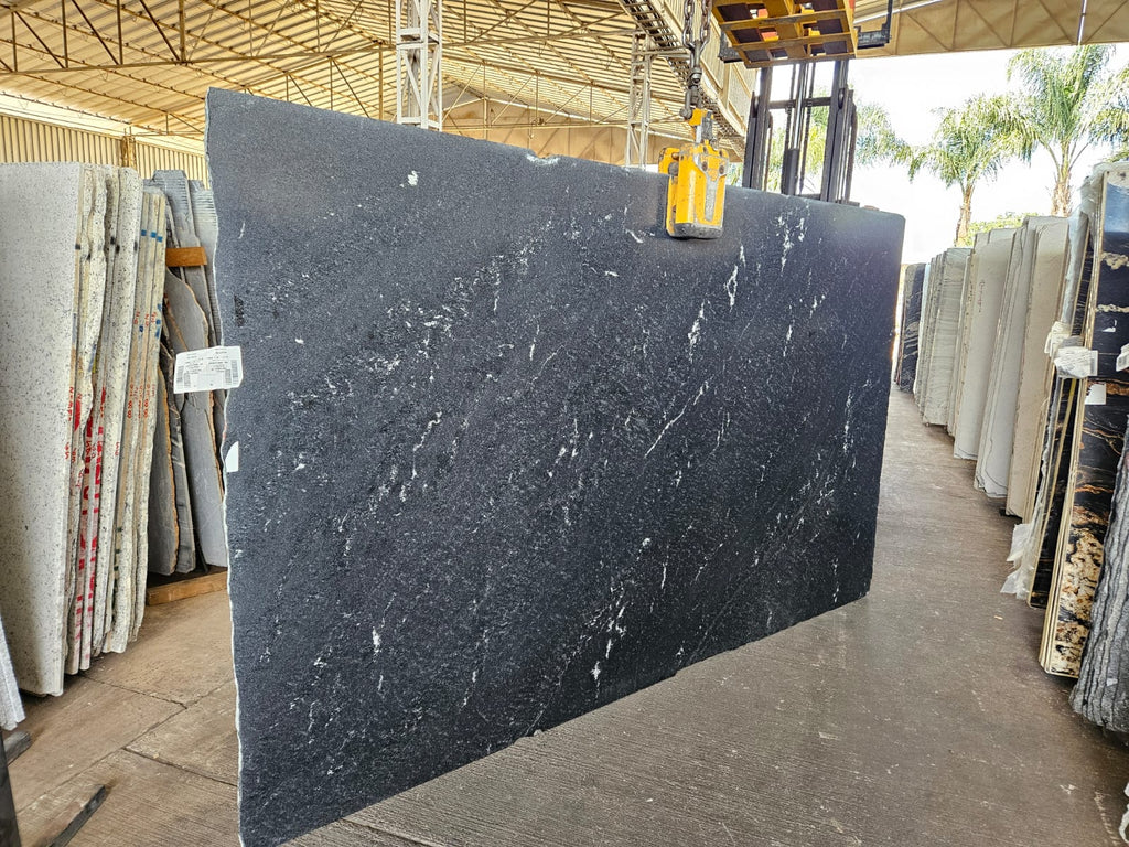 Granito Negro Via Lactea Leather