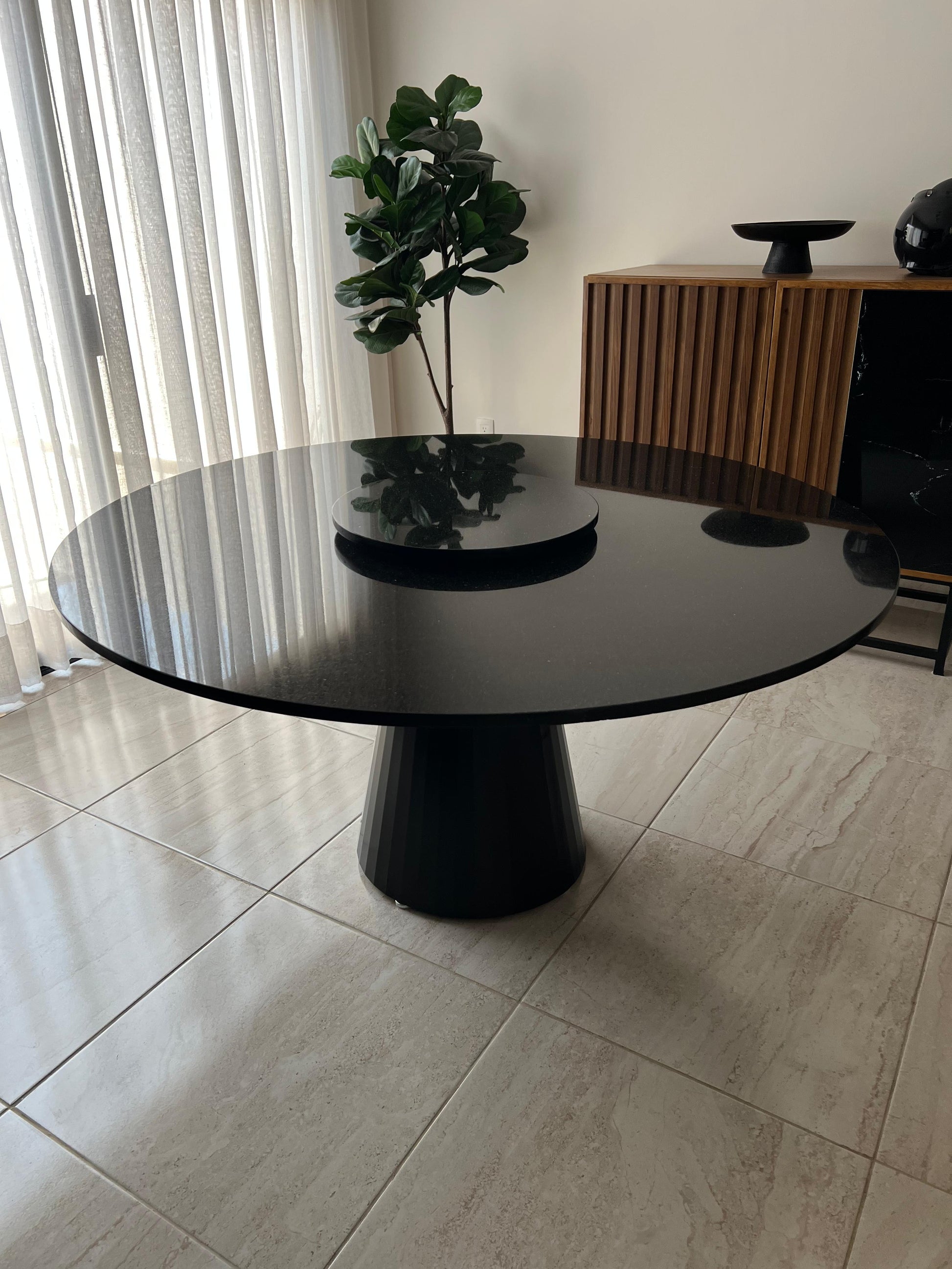 Comedor Redondo Nevado Granito Black Galaxy