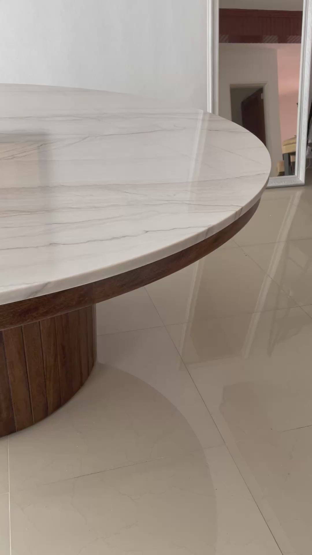 Comedor Pirineos redondo en Cuarcita Mikonos